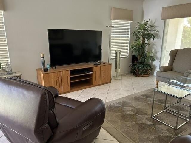 39830 Somerset Ave - Photo 2 of 10