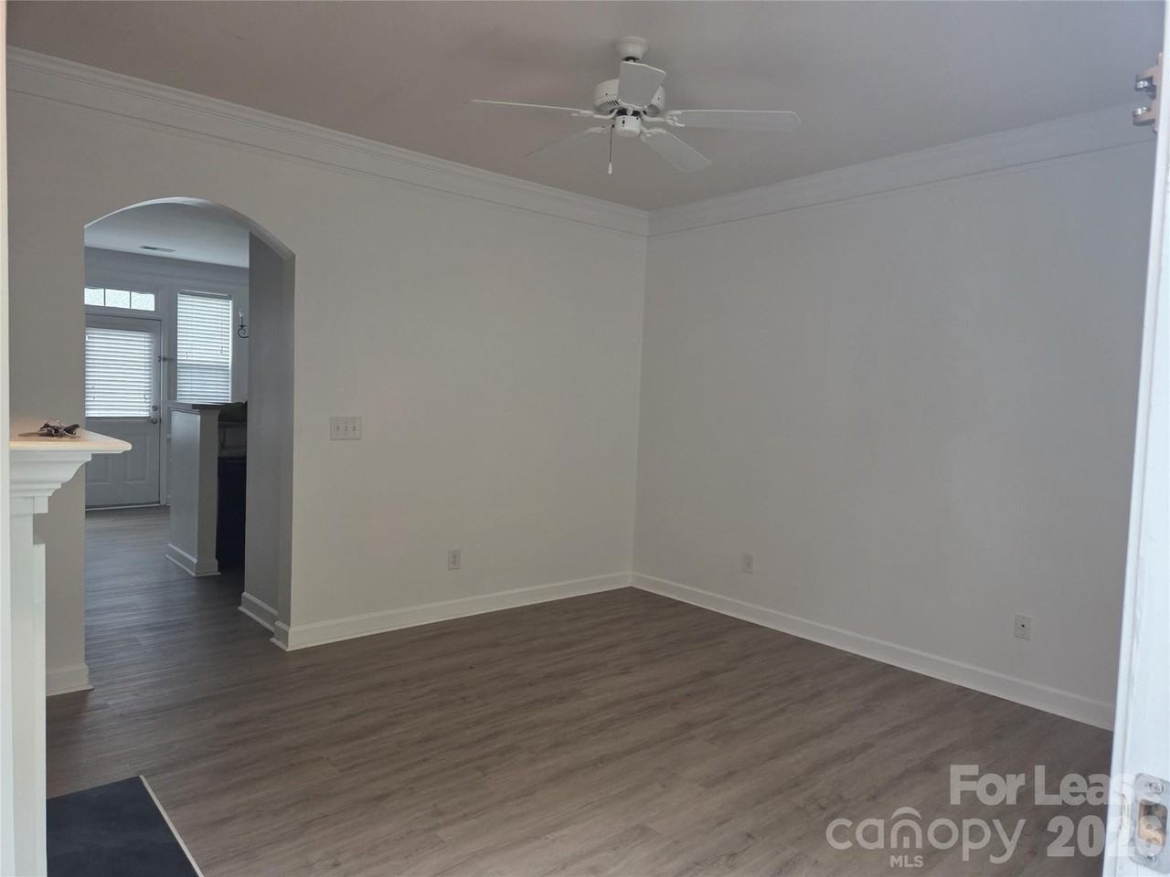 109 Chawton Ln - Photo 3 of 24