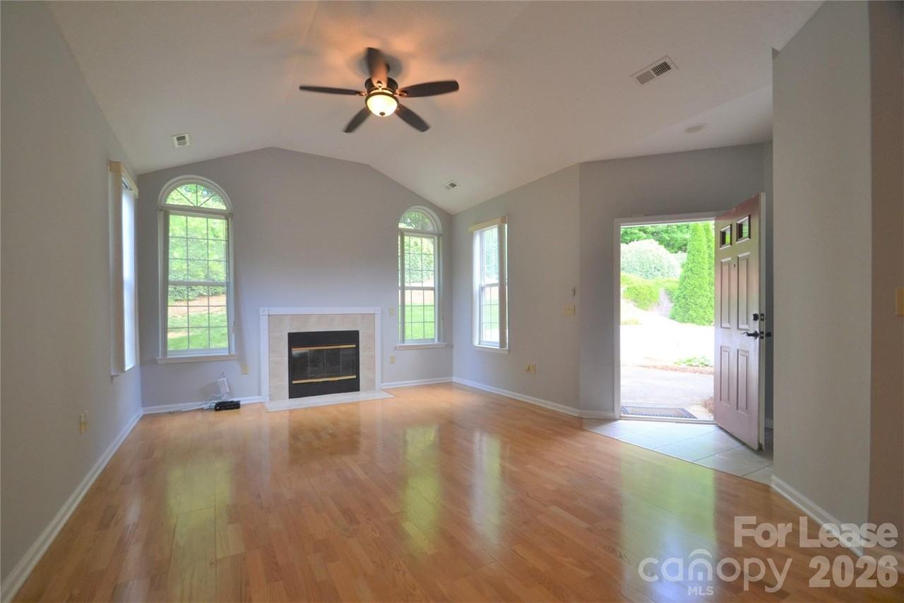 8035 Sultana Cir - Photo 4 of 30
