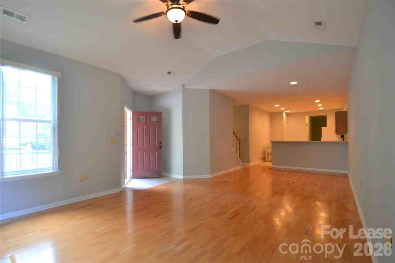 8035 Sultana Cir - Photo 5 of 30