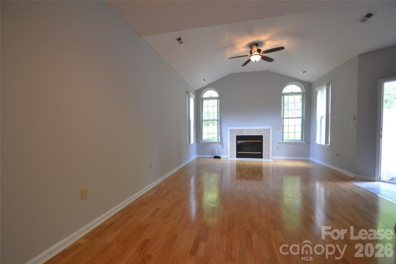 8035 Sultana Cir - Photo 6 of 30