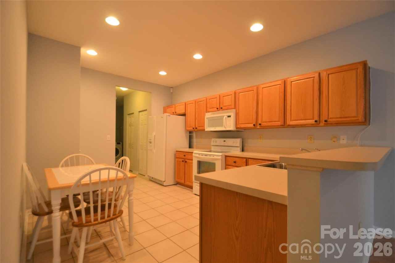 8035 Sultana Cir - Photo 7 of 30