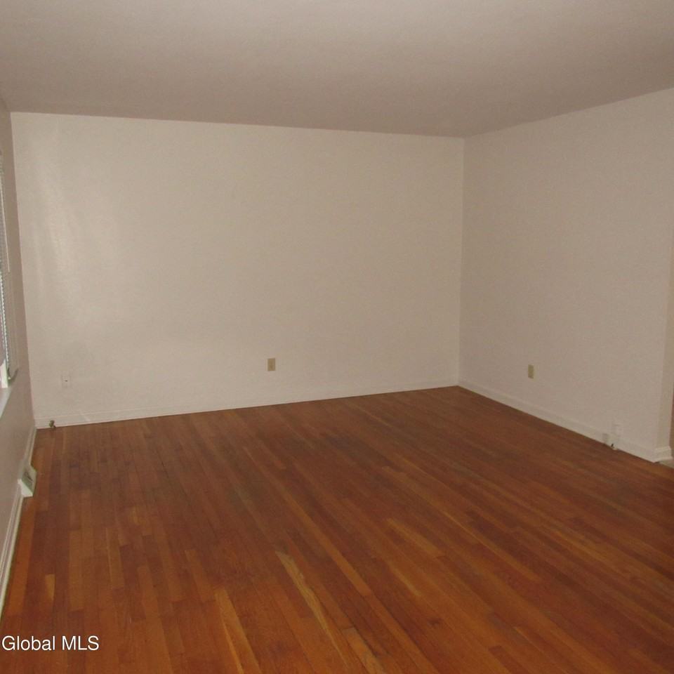 34B Commodore St - Photo 6 of 23