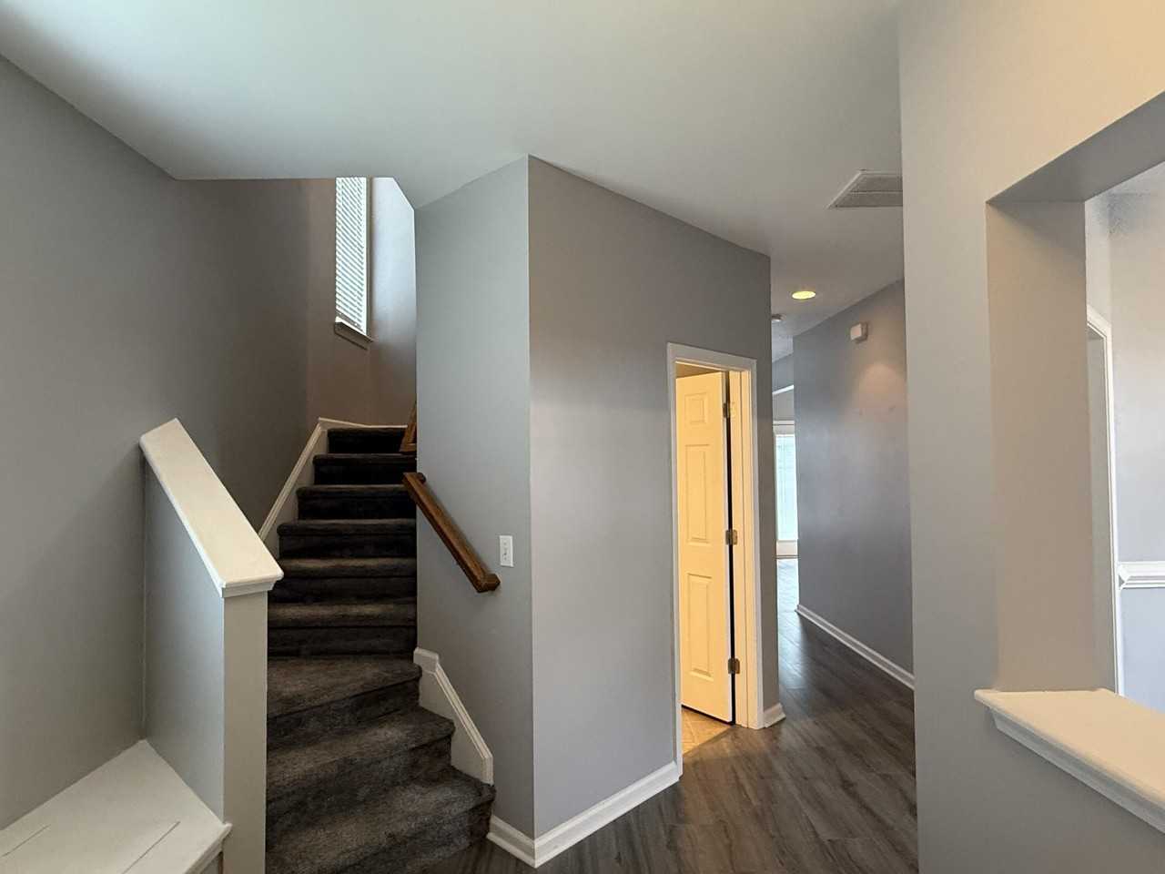 194 Avonshire Dr - Photo 2 of 21