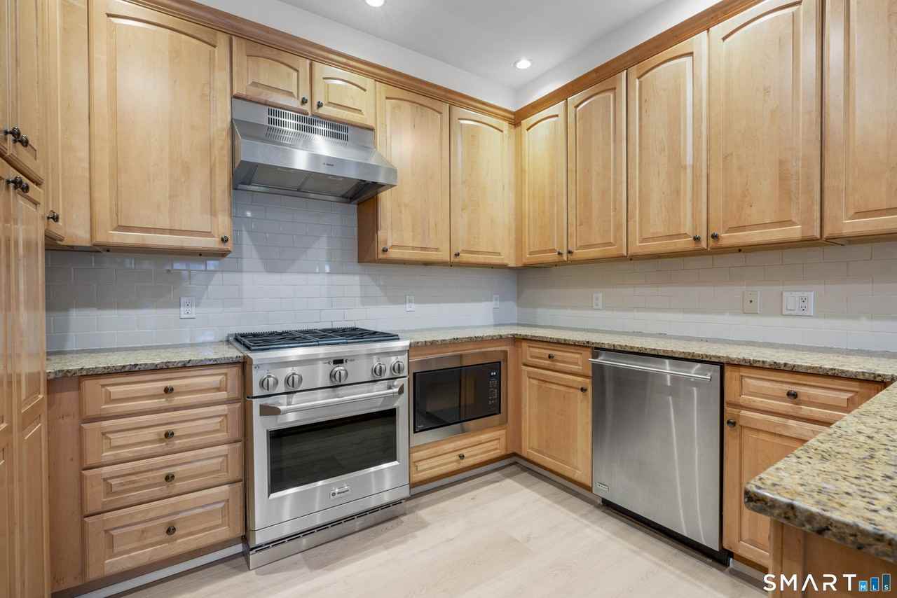 77 Havemeyer Ln #310 - Photo 7 of 36