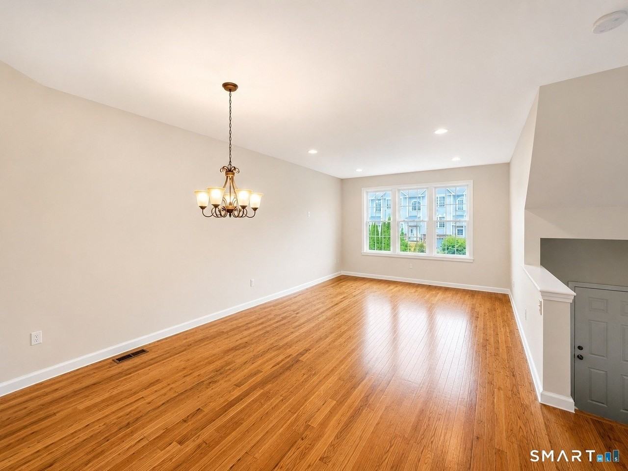 8 Old Oak Dr #8 - Photo 2 of 9