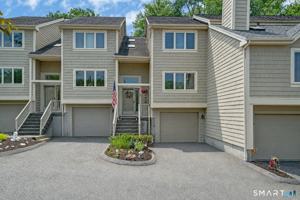 featured image of 12 Boulevard Dr