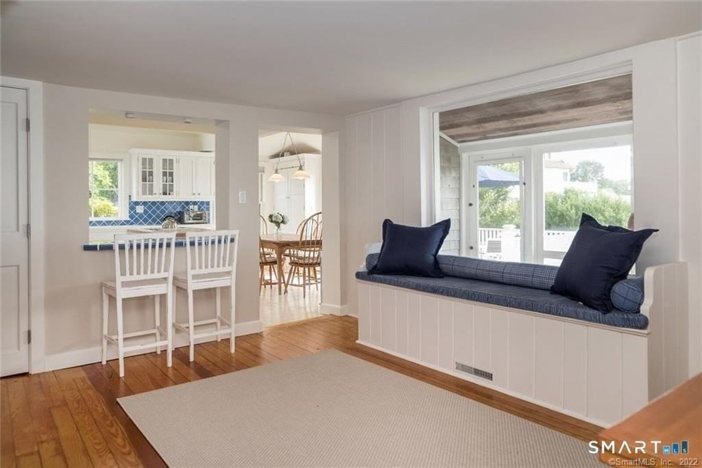 43 Soundview Ave - Photo 5 of 31