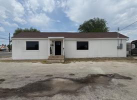 featured image of 600 E 10th St