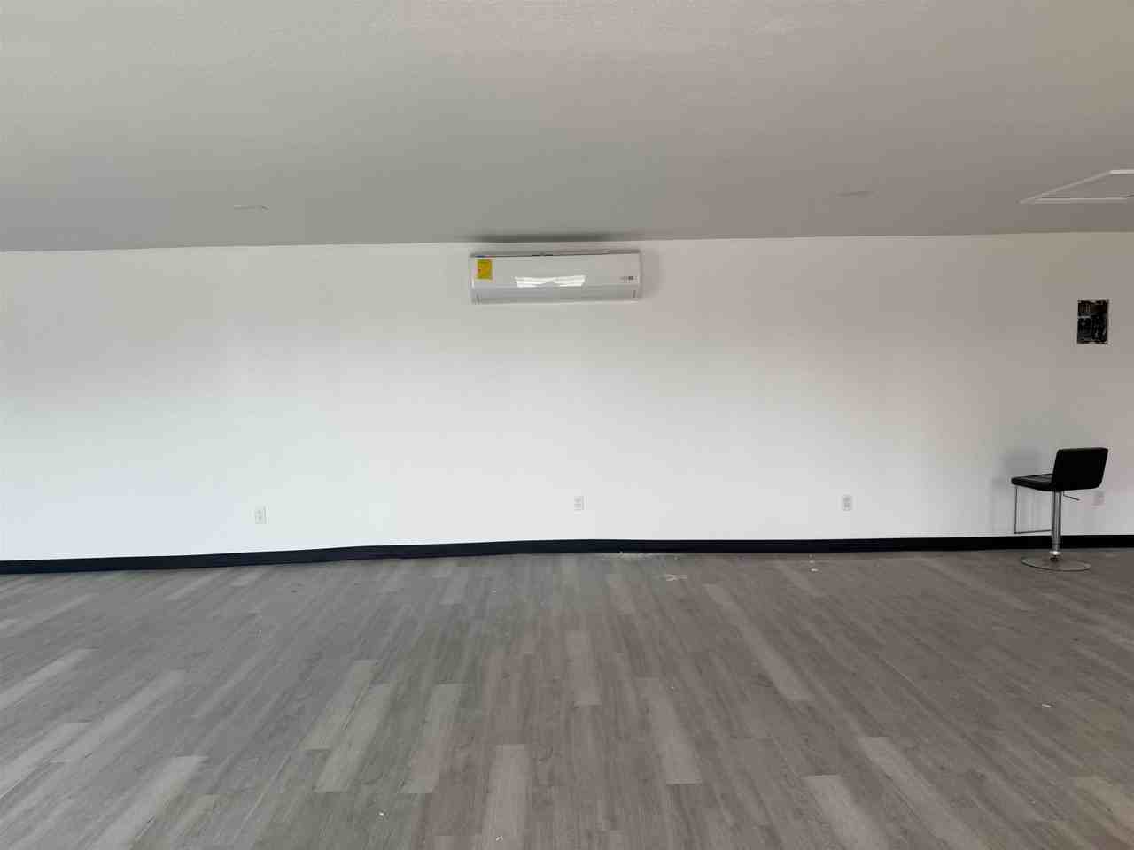 600 E 10th St - Photo 6 of 8