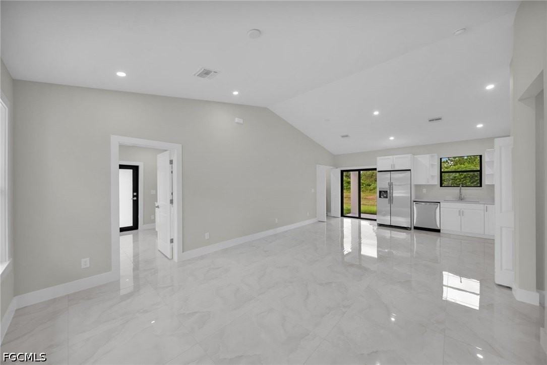 462 Lampion Ave S - Photo 4 of 27