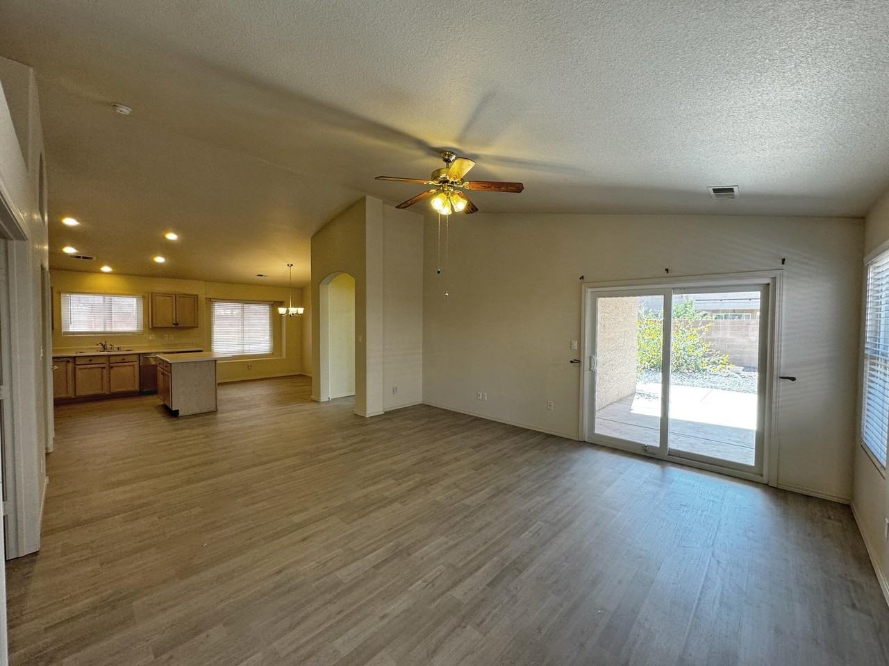 7152 Elk Creek Rd Ne - Photo 3 of 35