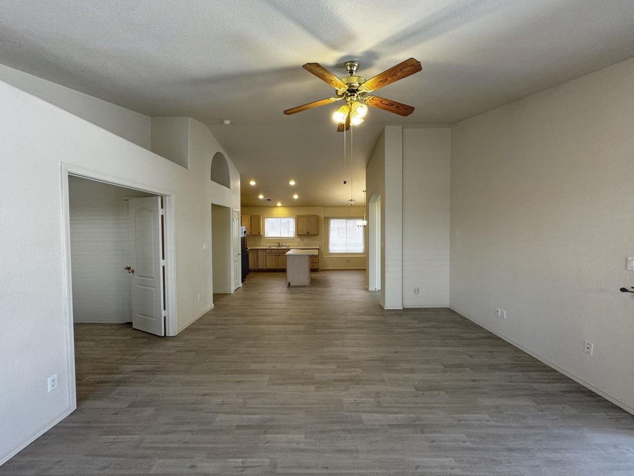 7152 Elk Creek Rd Ne - Photo 4 of 35