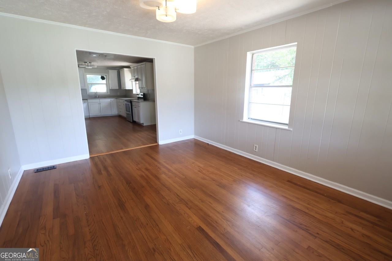 615 Jefferson St - Photo 3 of 22