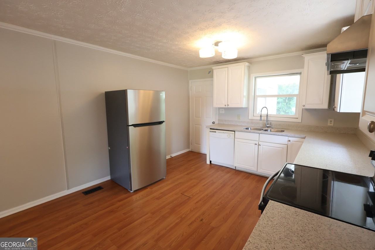615 Jefferson St - Photo 7 of 22