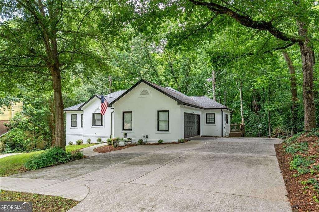 3924 Ashford Dunwoody Rd Ne - Photo 2 of 28