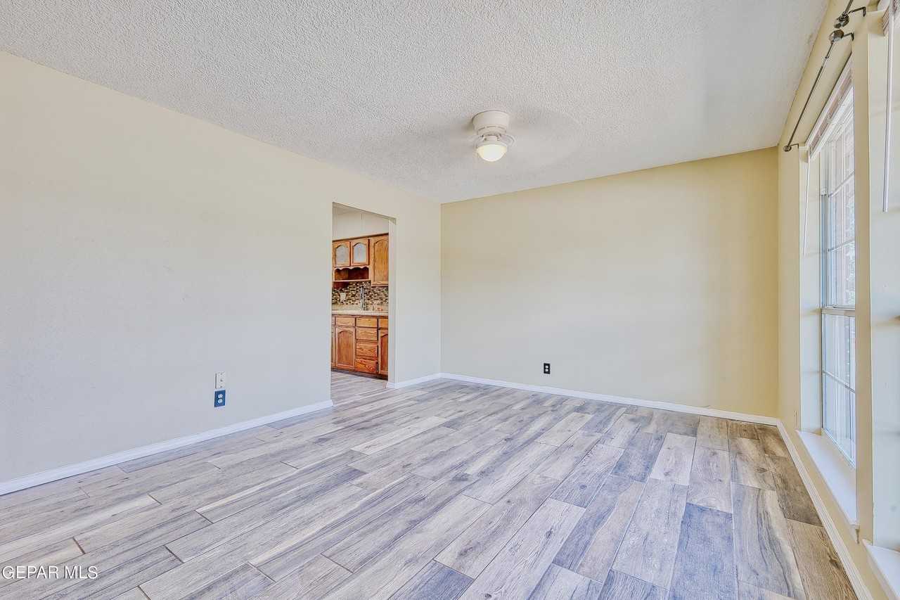 9981 Gschwind St - Photo 3 of 40