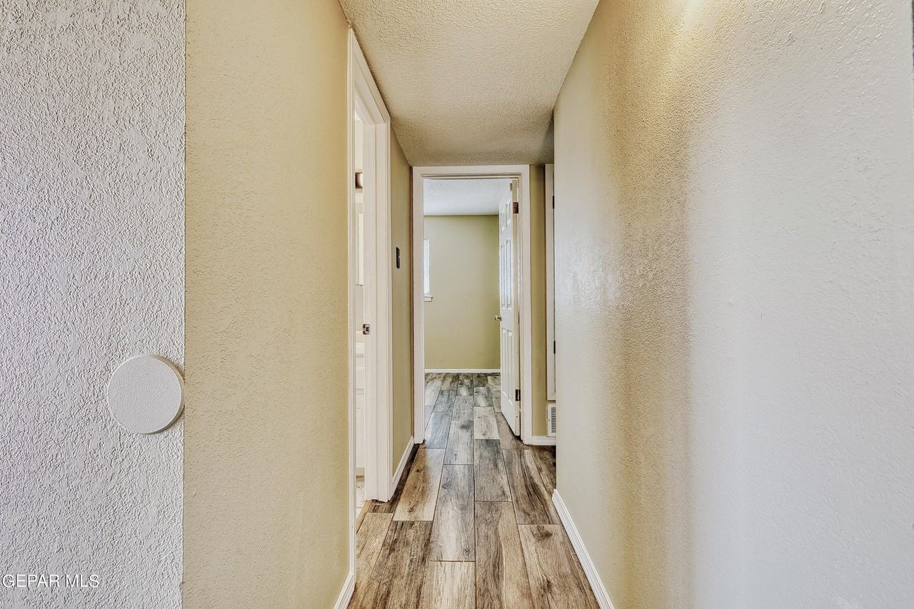 9981 Gschwind St - Photo 5 of 40
