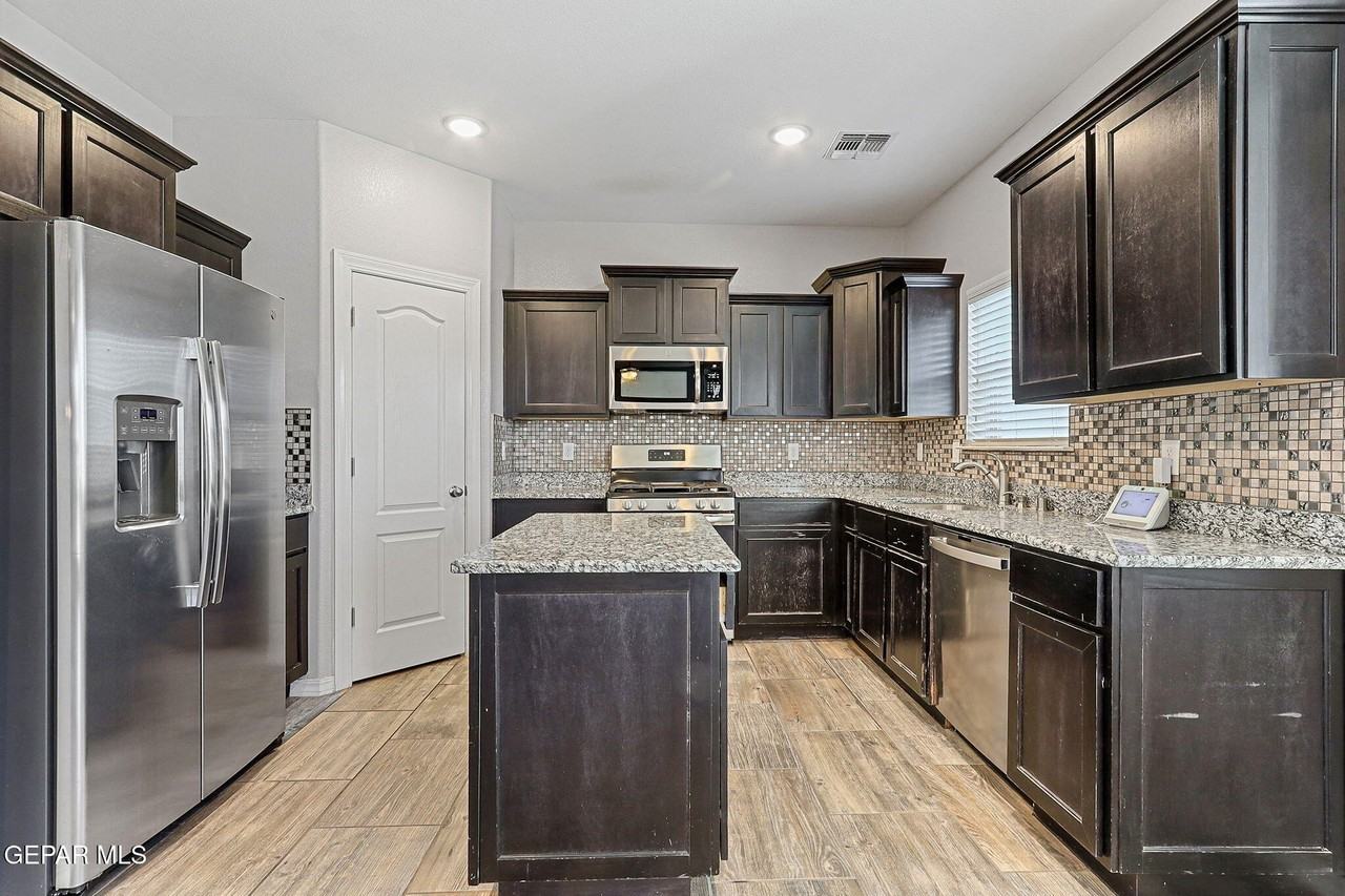 229 Gonzalo Cir - Photo 4 of 32