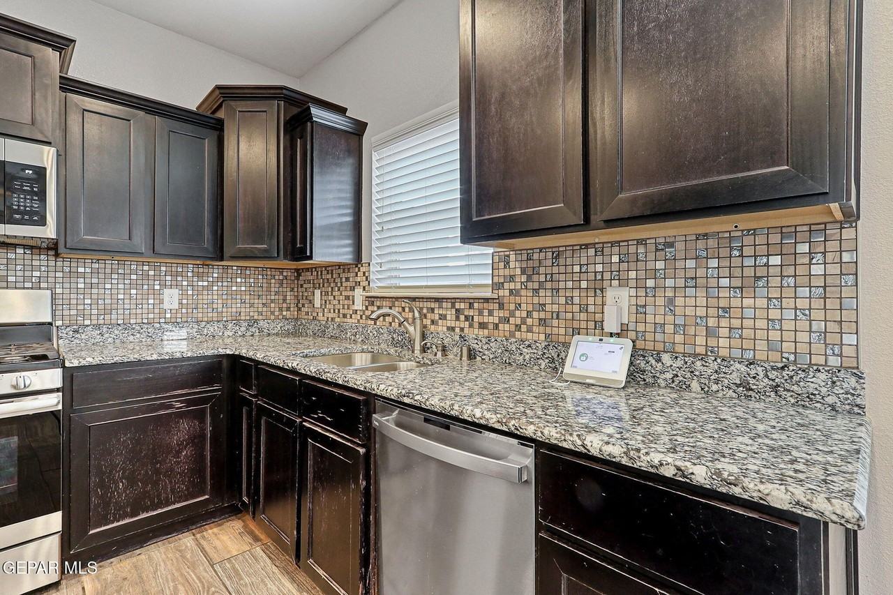 229 Gonzalo Cir - Photo 5 of 32