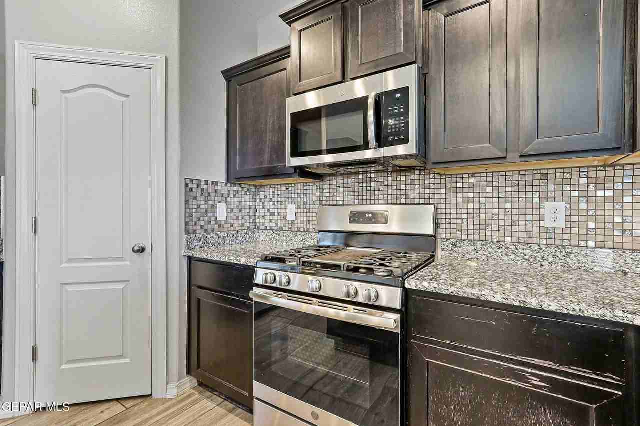 229 Gonzalo Cir - Photo 6 of 32
