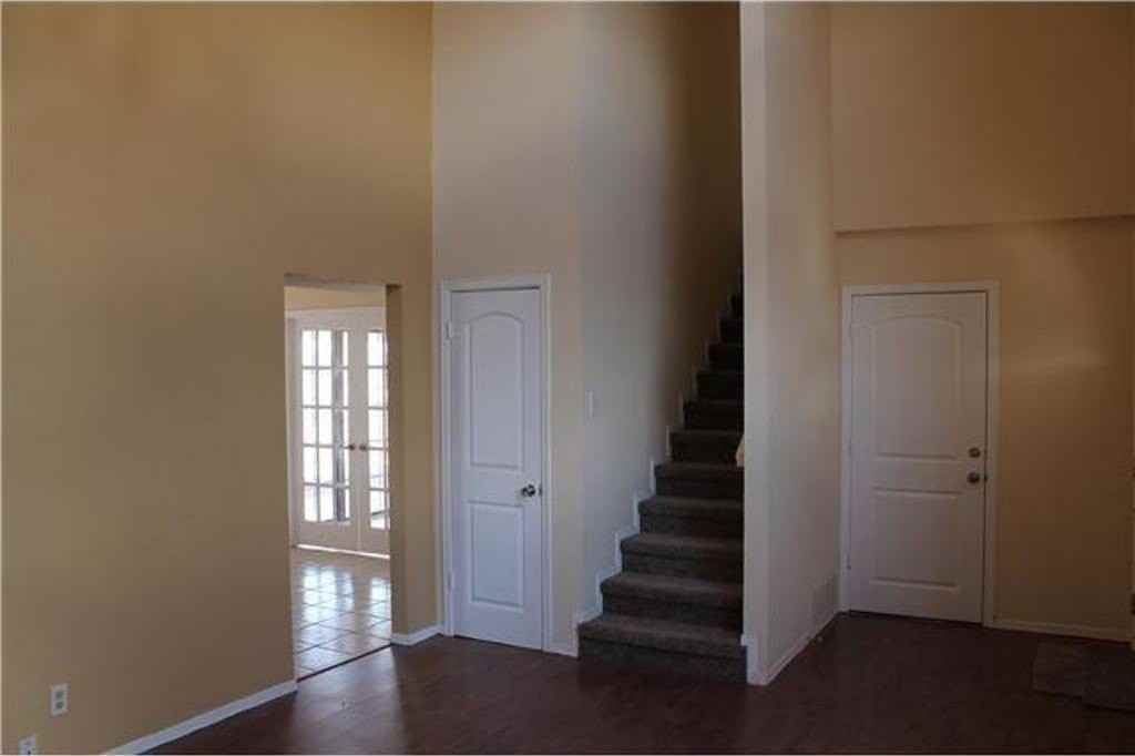 7401 Lakehurst Rd - Photo 2 of 31