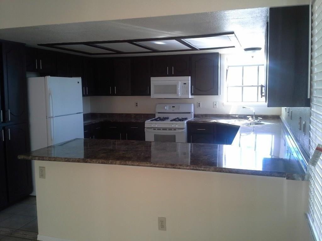 7401 Lakehurst Rd - Photo 7 of 31