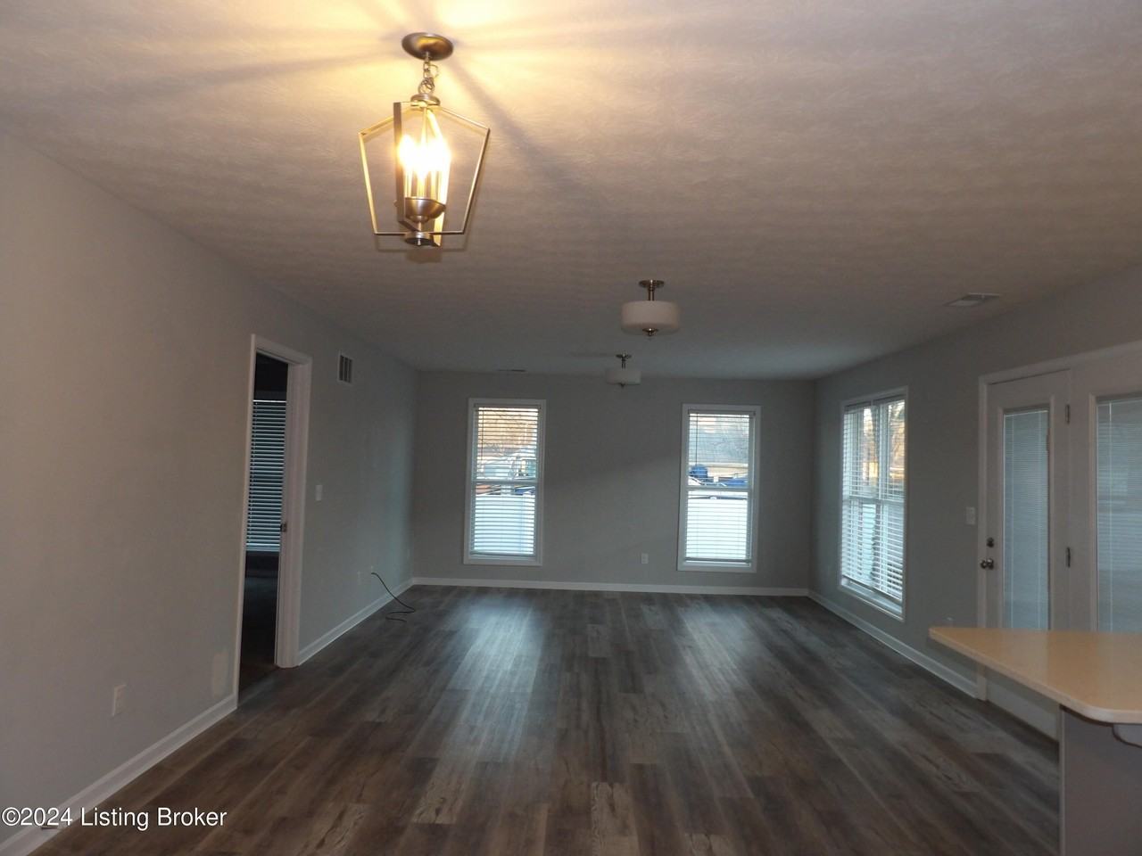 406 Eagle Pointe Dr - Photo 2 of 5