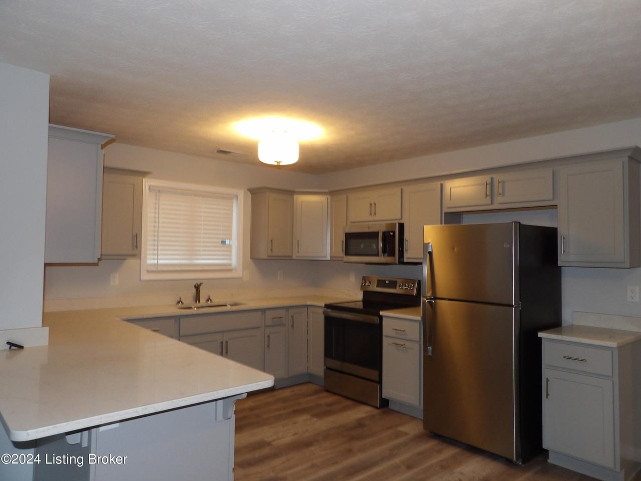 406 Eagle Pointe Dr - Photo 3 of 5