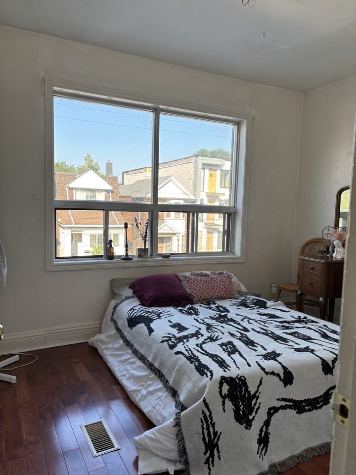 626 Ossington Avenue - Photo 2 of 12
