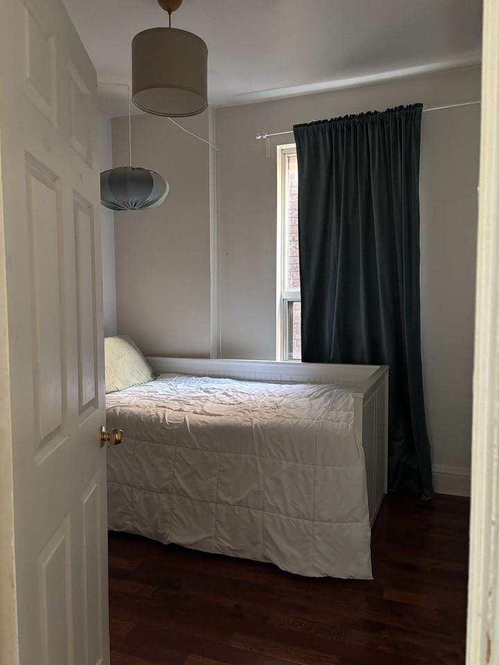 626 Ossington Avenue - Photo 3 of 12