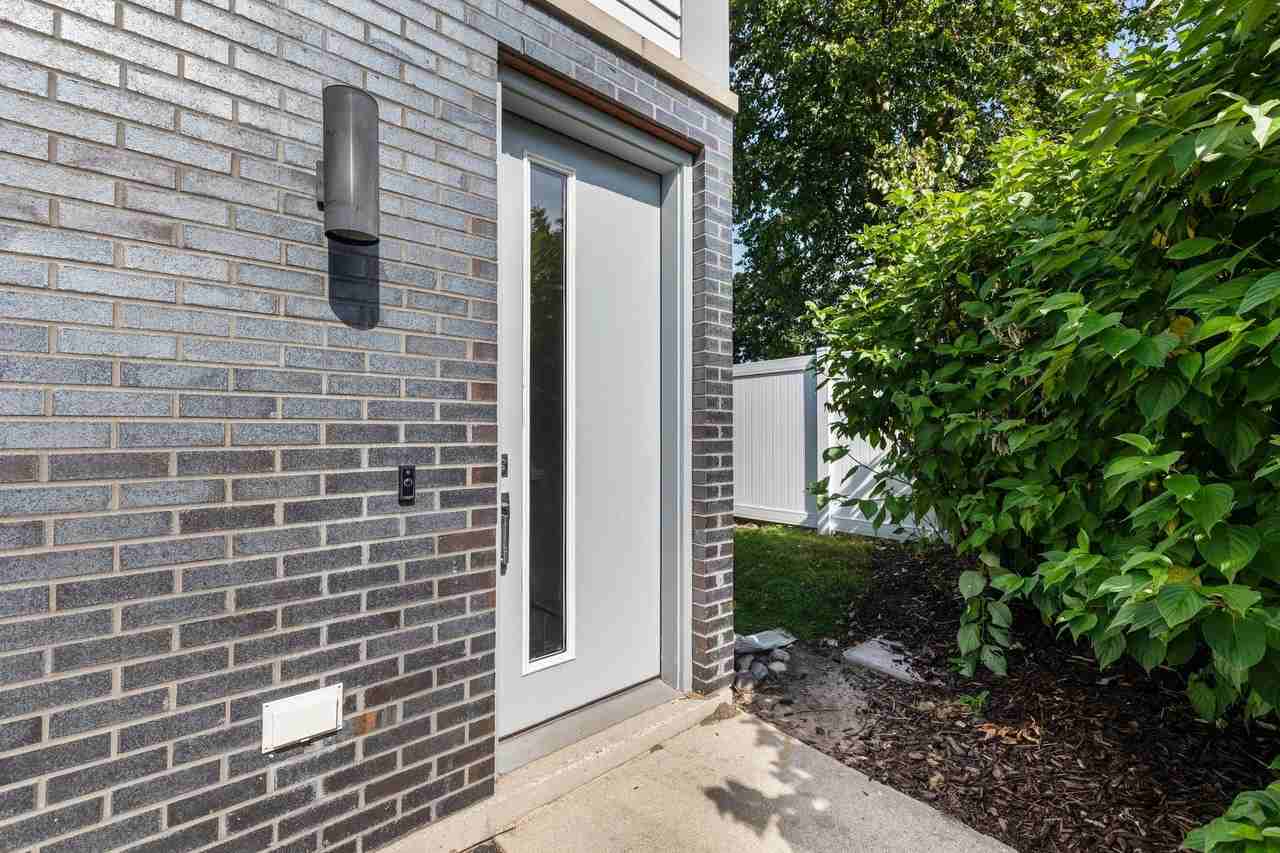 635 Fairview Ave Ne #1 - Photo 3 of 30
