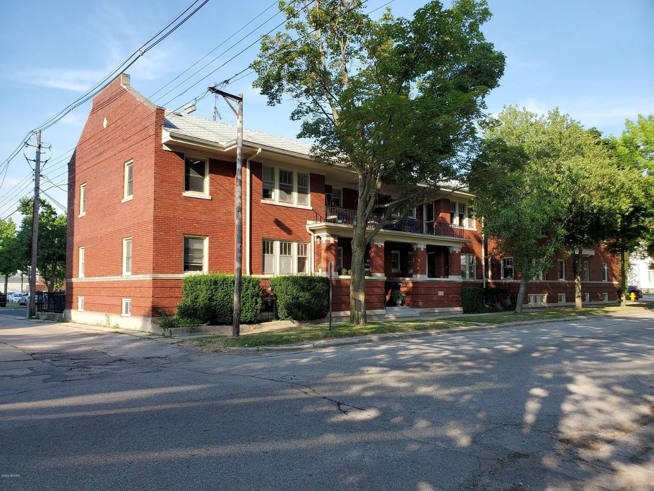 520 State St #D - Photo 3 of 5