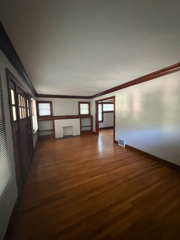 5424 Charlotte St - Photo 2 of 7