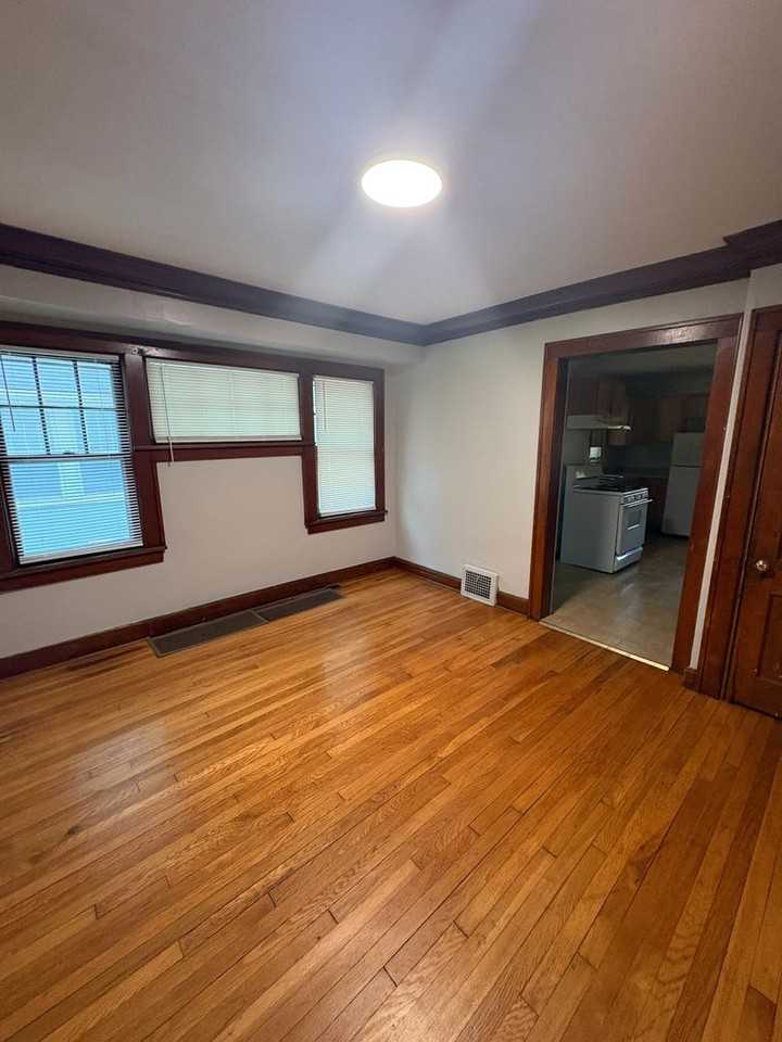 5424 Charlotte St - Photo 3 of 7