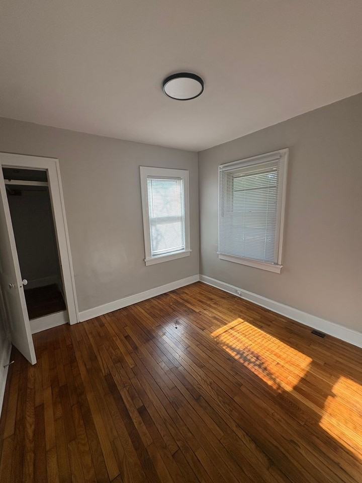 5424 Charlotte St - Photo 5 of 7