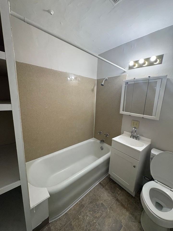 5424 Charlotte St - Photo 7 of 7