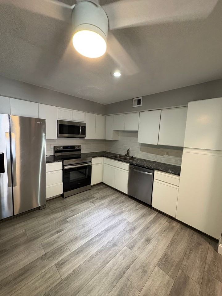 6815 N Mokane Ave - Photo 2 of 10