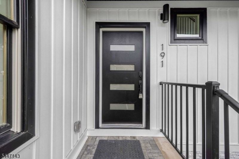 191 Washington Pl - Photo 2 of 39