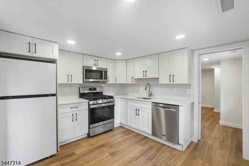 25 Alma Ave - Photo 7 of 25