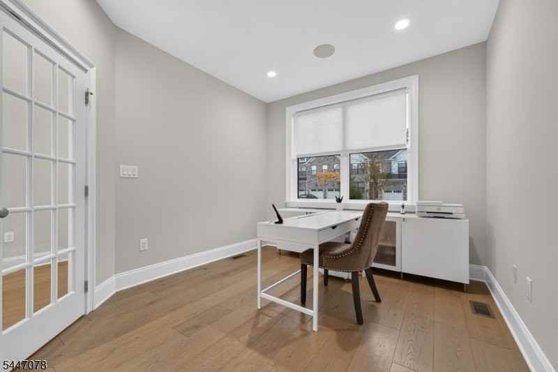 6 Concord Ct - Photo 4 of 47