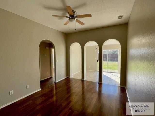 2798 Pompeii St - Photo 4 of 17