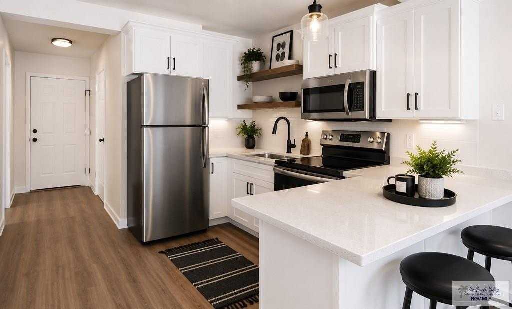 218 7th St - Photo 3 of 6