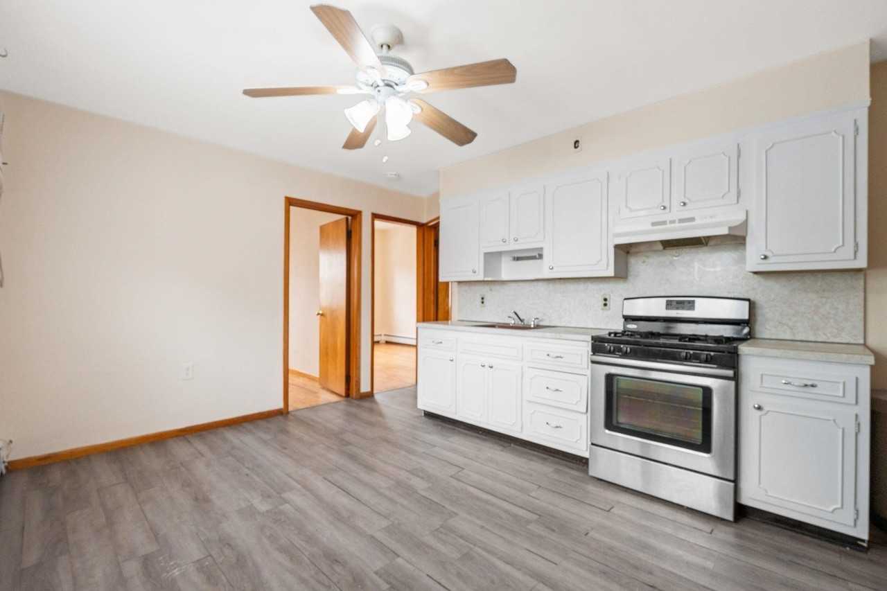 39 W 51st St #3 - Photo 4 of 15