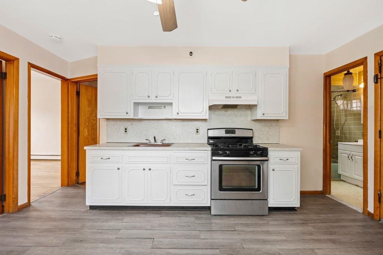 39 W 51st St #3 - Photo 5 of 15