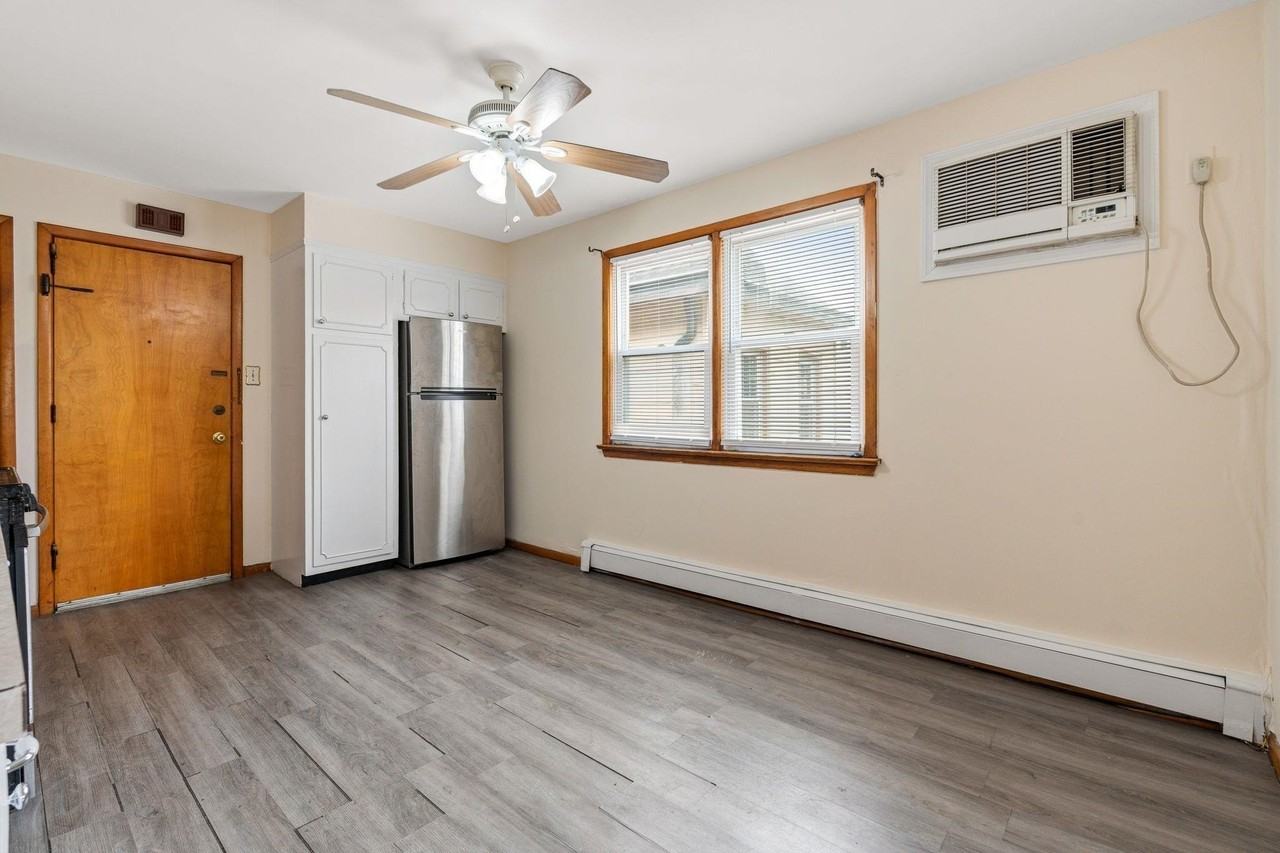 39 W 51st St #3 - Photo 6 of 15