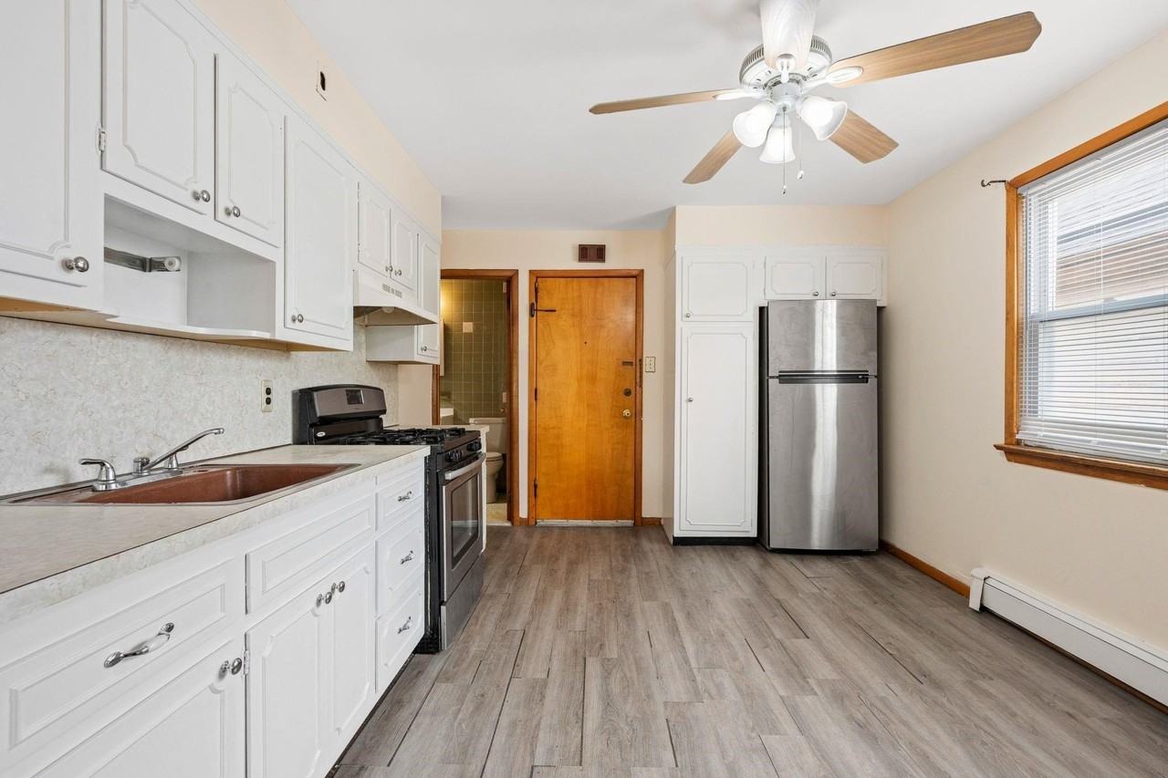 39 W 51st St #3 - Photo 7 of 15