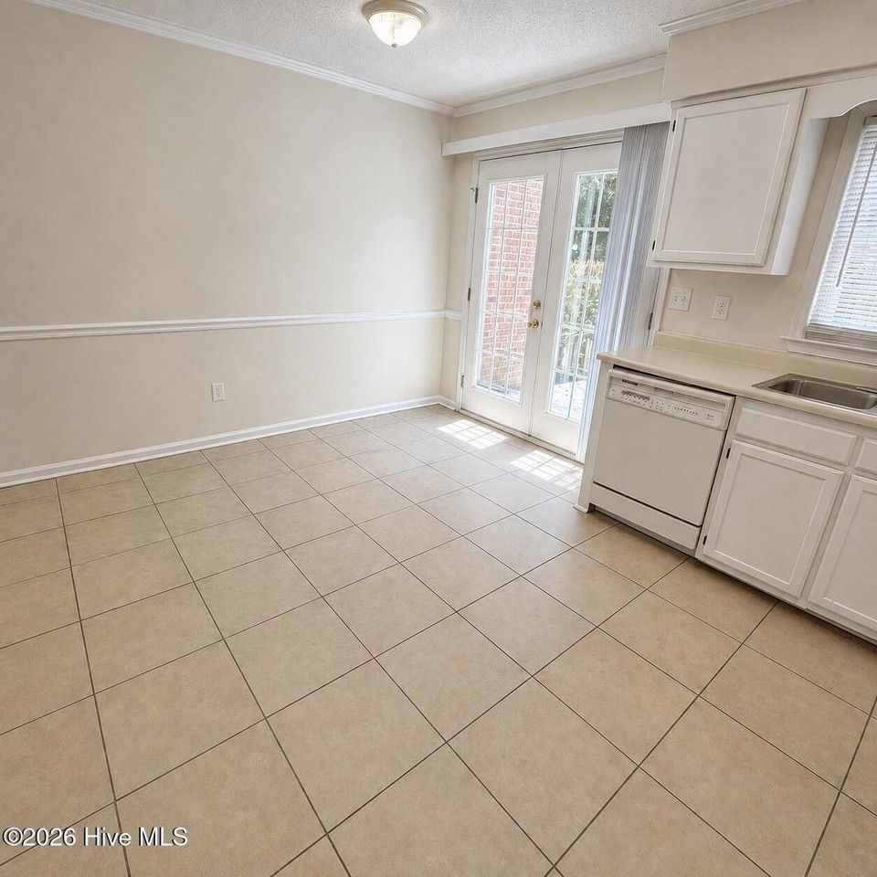 2905 Cedar Creek Rd #E - Photo 7 of 15
