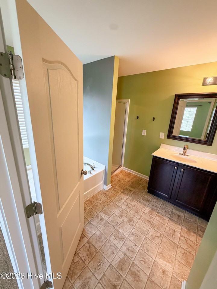521 Shelmore Ln - Photo 5 of 11