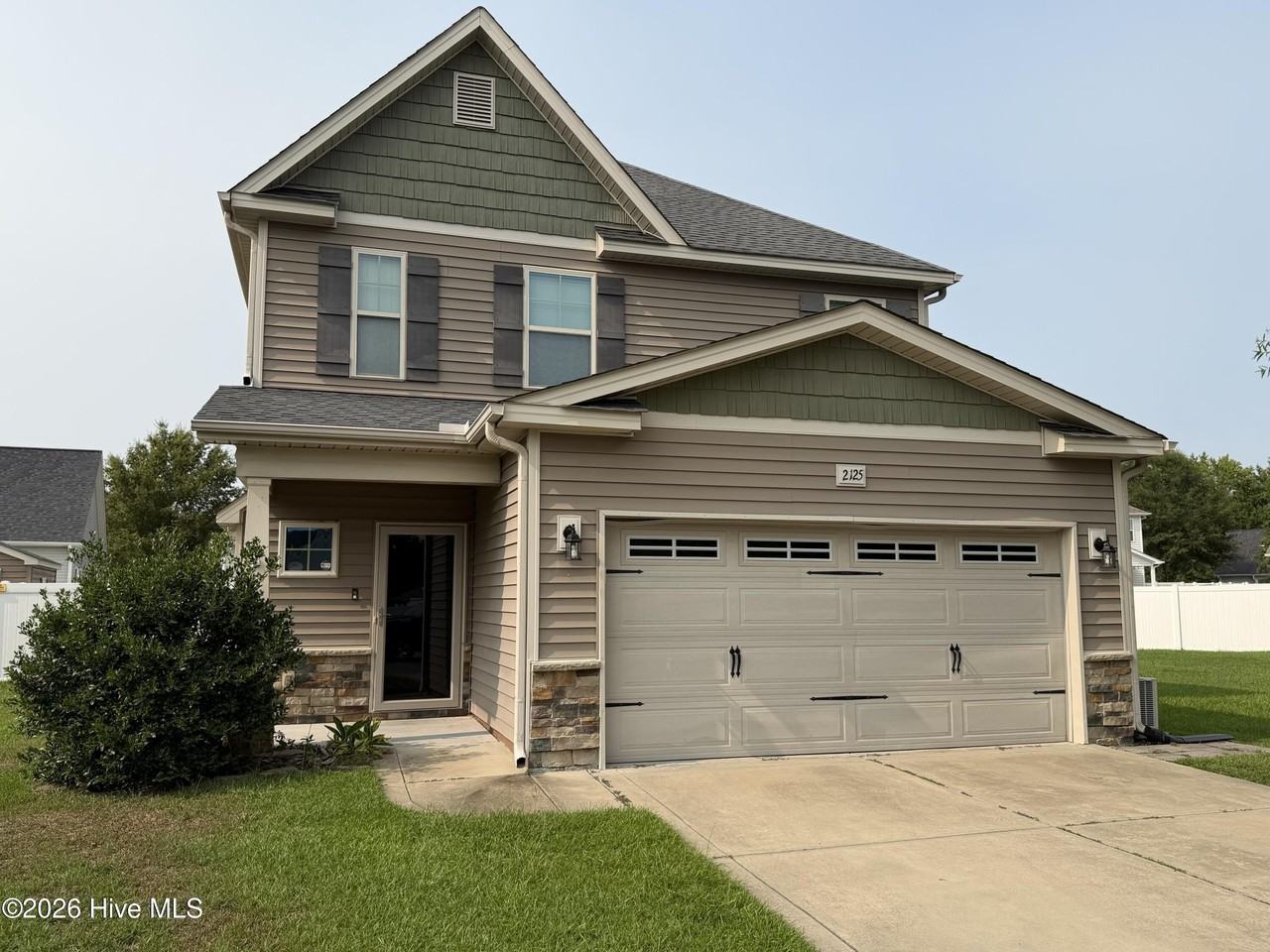 2125 Cove Ct - Photo 2 of 14